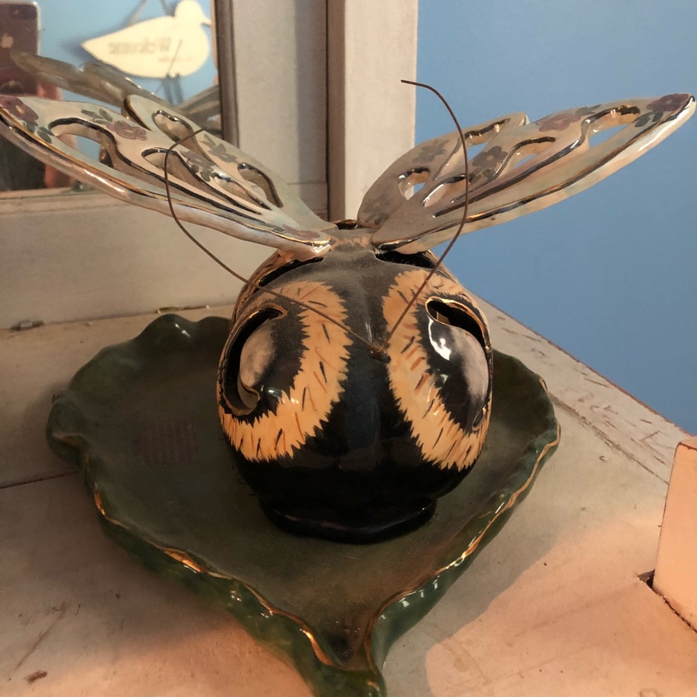 Discontinued Blue Sky Bumblebee Candle warmer